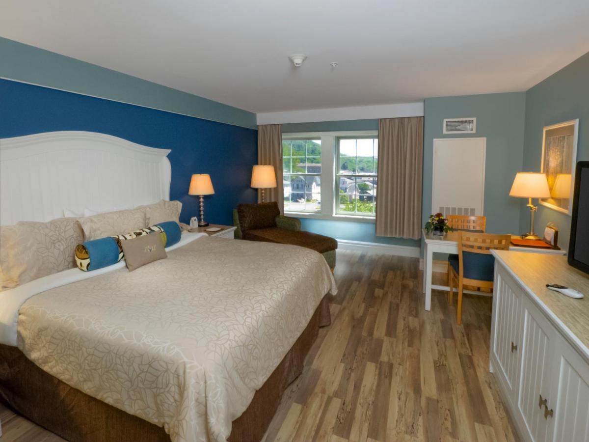Watkins Glen Harbor Hotel Exterior photo