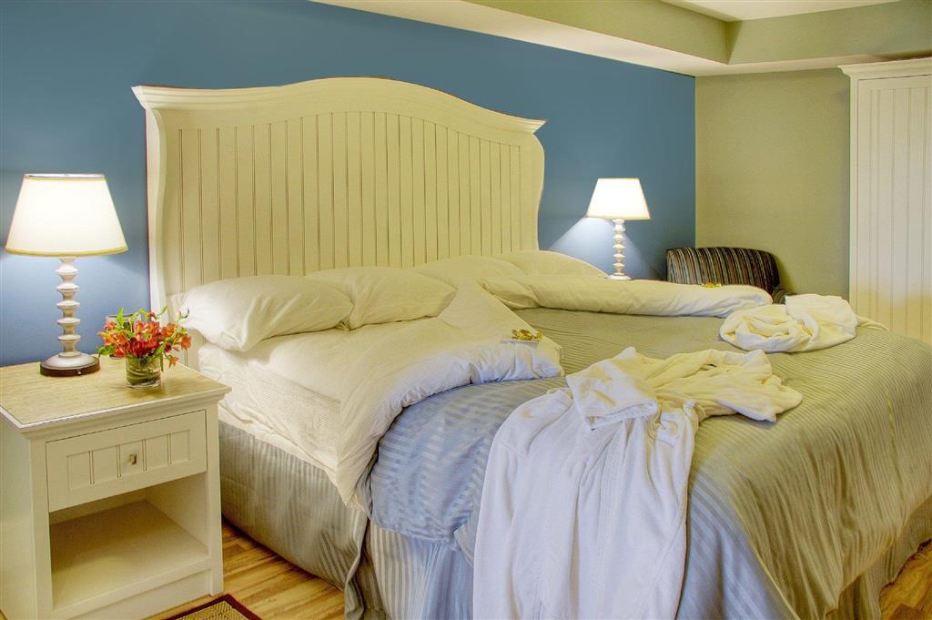 Watkins Glen Harbor Hotel Room photo