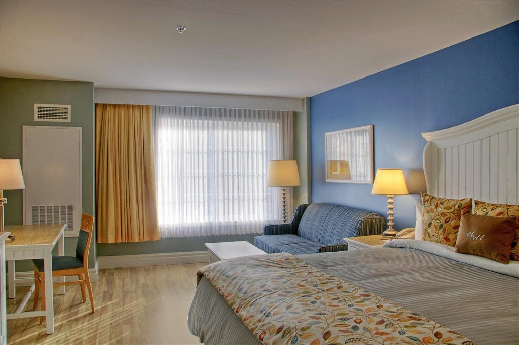 Watkins Glen Harbor Hotel Room photo