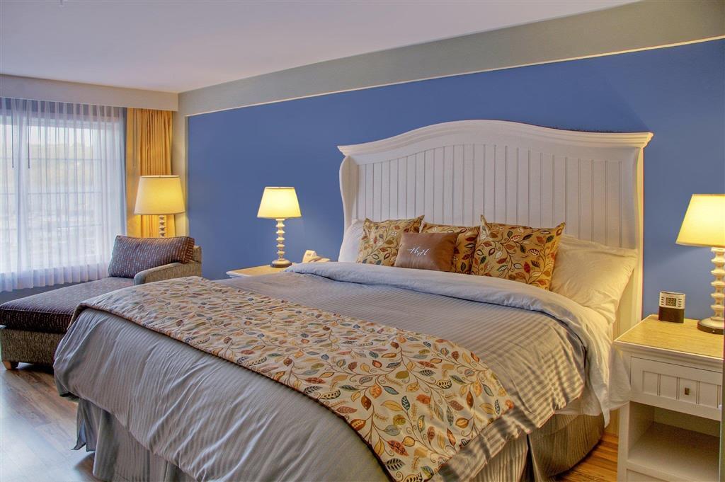 Watkins Glen Harbor Hotel Room photo