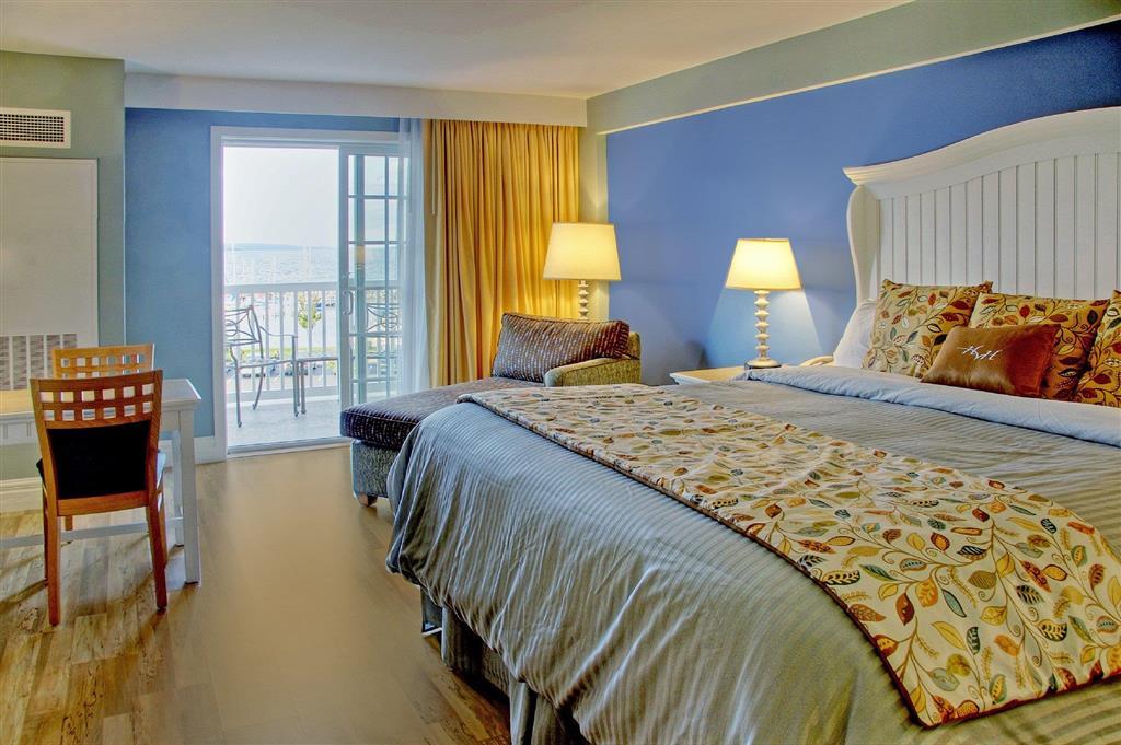 Watkins Glen Harbor Hotel Room photo