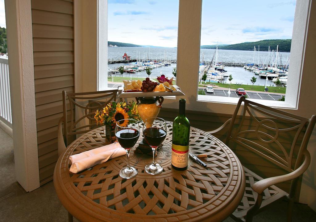 Watkins Glen Harbor Hotel Restaurant photo