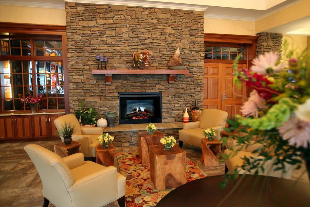 Watkins Glen Harbor Hotel Interior photo