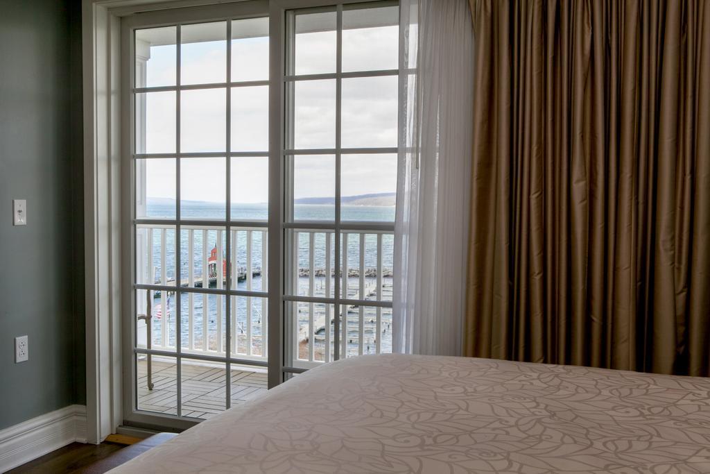 Watkins Glen Harbor Hotel Exterior photo